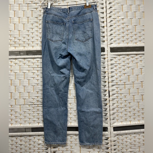 American Eagle Distressed Mom Jeans (Size 8 Long) - Picture 3 of 3